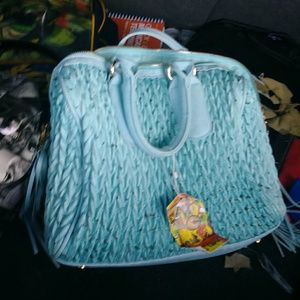 Meet your Posher, Dee